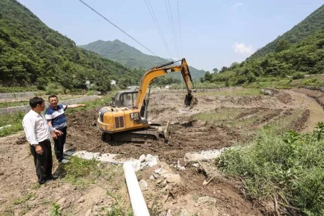 陕西移动扶贫人员开发荒地