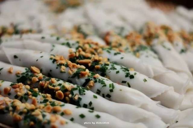 宁明糕是花山人最熟悉的一种早餐食物,也叫卷筒糕.