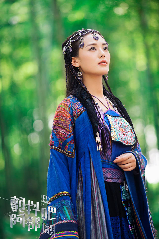 吴佩柔官宣男友视角托脸杀 笑意盈盈甜度满分