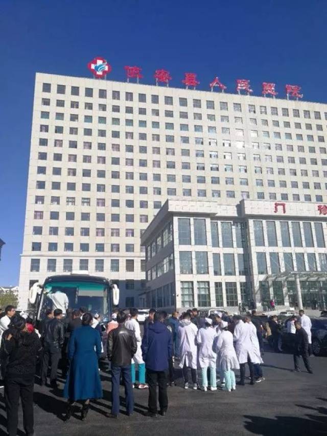 上午,齐齐哈尔市红十字中心血站将爱心献血车开到依安县人民医院门前