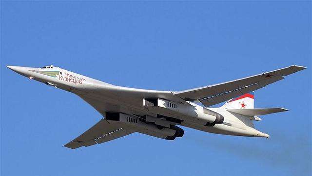 西方某国指责俄罗斯军演挑衅北约,俄军轰炸机群出动