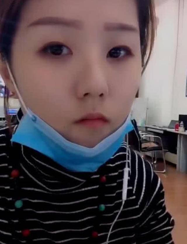 小姐姐摘下口罩颜值爆表,张嘴一瞬却毁了整个容颜,网友:快闭嘴