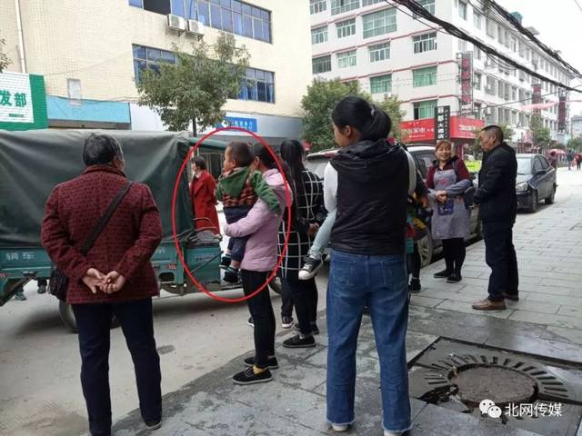 隆回发生一起离奇车祸,三辆车连环相撞,竟与一个几岁的孩子有关