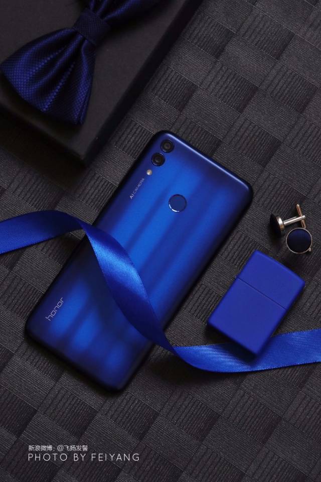 荣耀畅玩8c极光蓝图赏:蓝黑百搭新时尚,堪称千元颜值王!_手机搜狐网