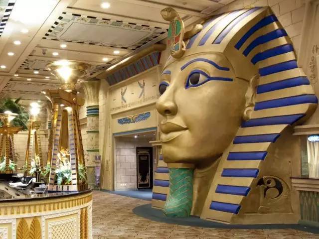 以法老王宫殿为酒店主题, 别具特色,声名远播.