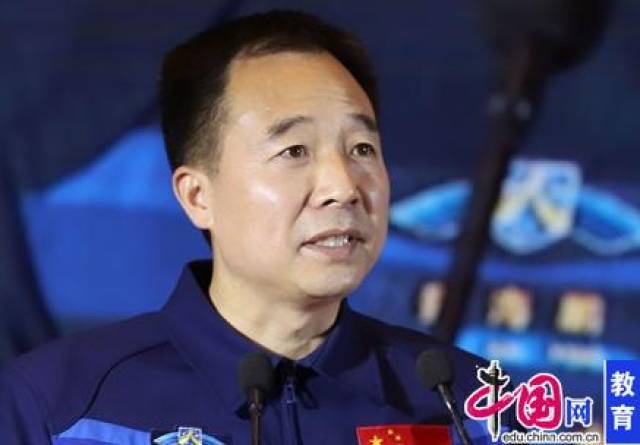 航天英雄,中国人民解放军航天员大队特级航天员景海鹏少将做主题发言