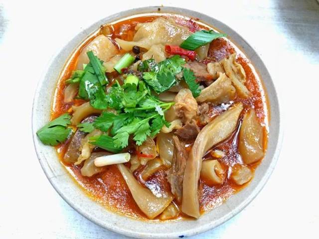 先来说说大肠汤, 它与防疫站那家不同的是这家会比较辣, 重口味儿