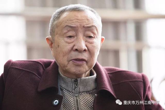 江南中学校长李吉海代表学校全校教职员工 对各位退休教师 致以崇高的