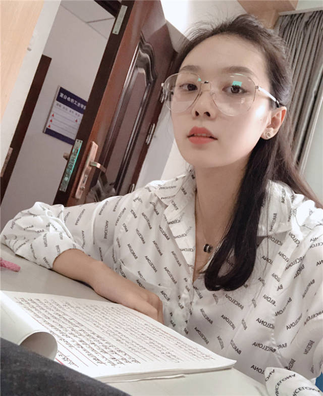 排球女神樊响近况,17岁被郎平看中,19岁因伤退役,如今成校花