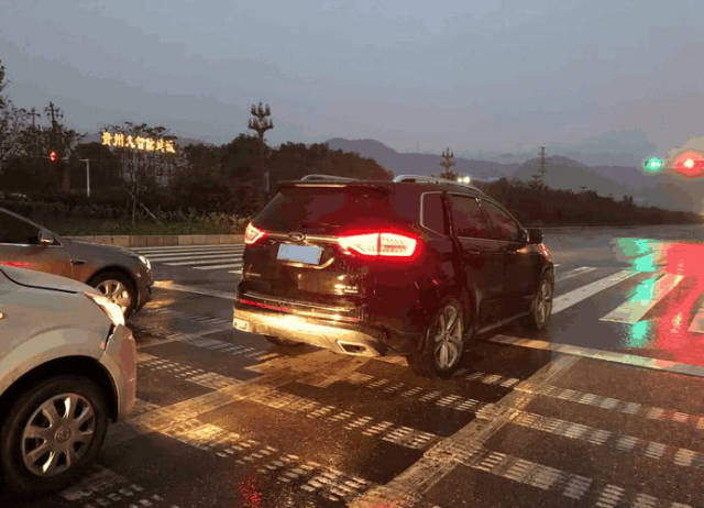 福特锐界马路遭遇追尾,拆开后杠后,车主:不敢相信自己的眼睛!