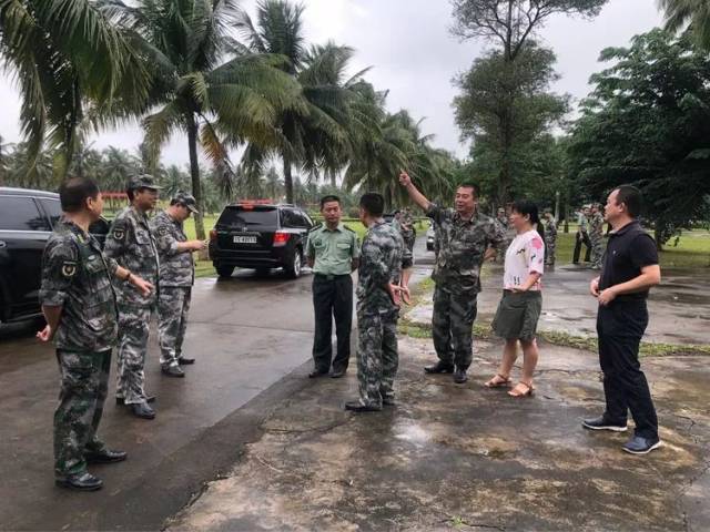 区人武部部长仇志明,区人武部政委史广斌,区民政局局长黄史清,区民政