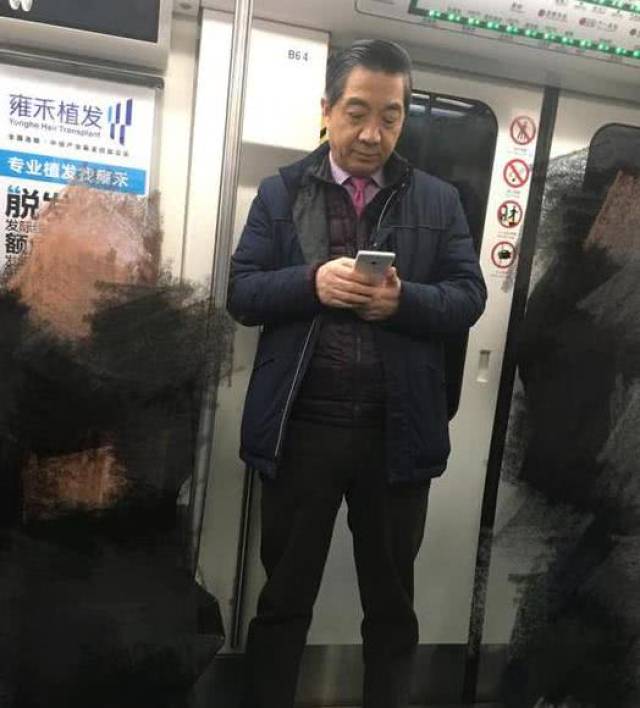 局座张召忠跨行讲解华为mate20 pro,之前爱用小米手机!