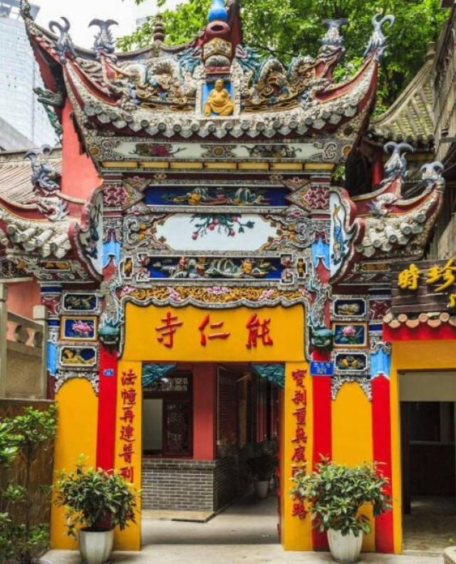 重庆闹市中唯一的尼姑庵,隐匿于解放碑,寺外热闹寺内清净神秘