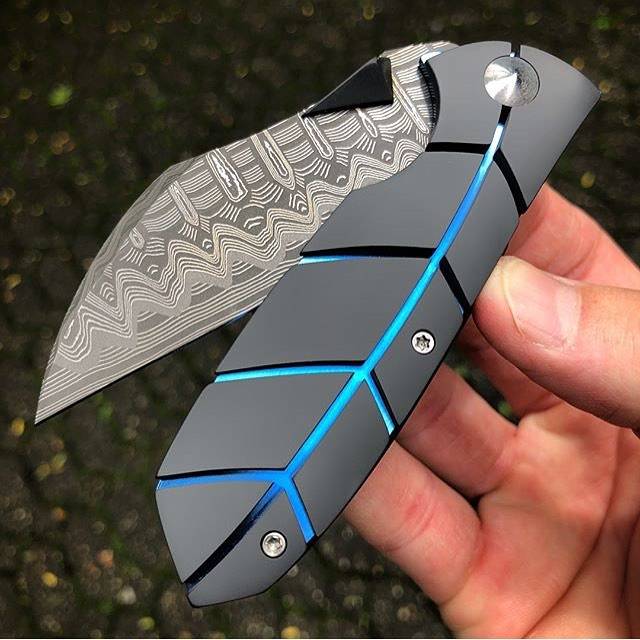 科技与冷兵器的完美的融合诞生了最具科技感的匕首!