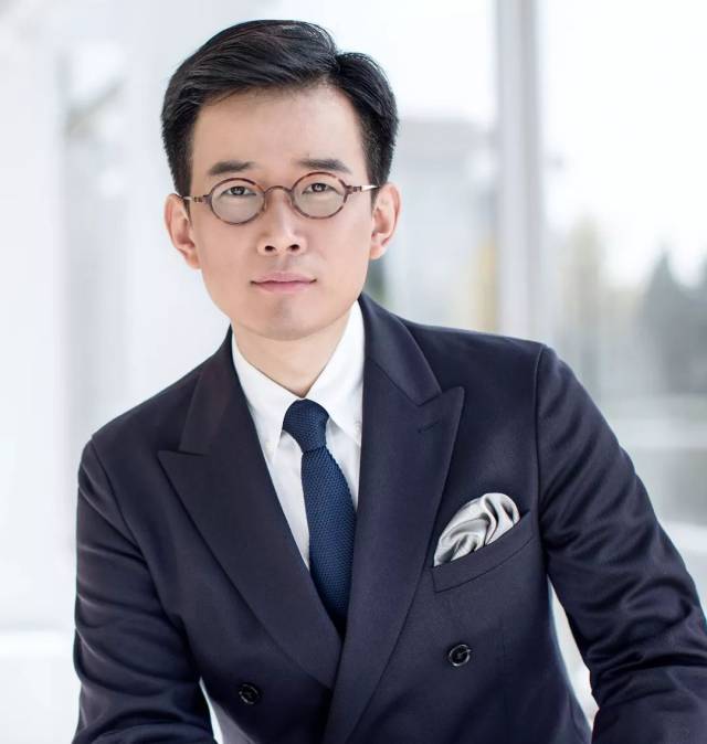 轻歌剧 · 人物丨石倚洁:梦寐以求的《微笑王