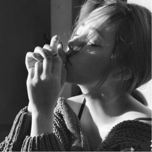 高冷霸气的句子:笑给你讨厌的人看,要多嚣张就多嚣张