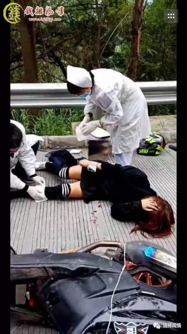 信宜长岗岭发生一起交通事故,超短裙靓女俾车夹伤倒地,塞车塞到憨.