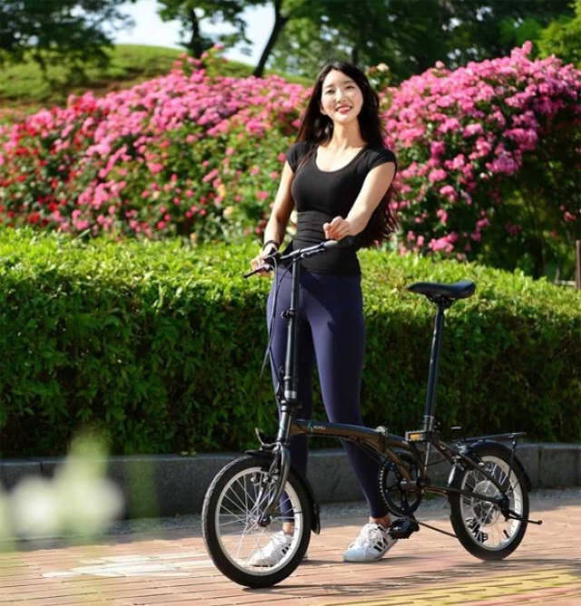 同样是苗条的身材,运动系姑娘李善敏给人更加活力青春,洋溢健康气息.