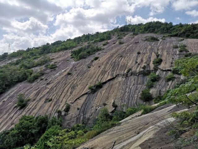 跨峰门山,寻温州最早水文记录摩崖石刻