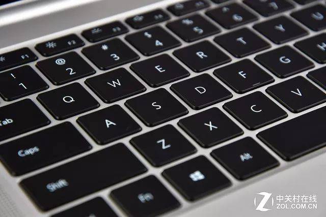 键盘设计 荣耀magicbook锐龙触屏版的键盘键程偏短,反馈感,确认感良好
