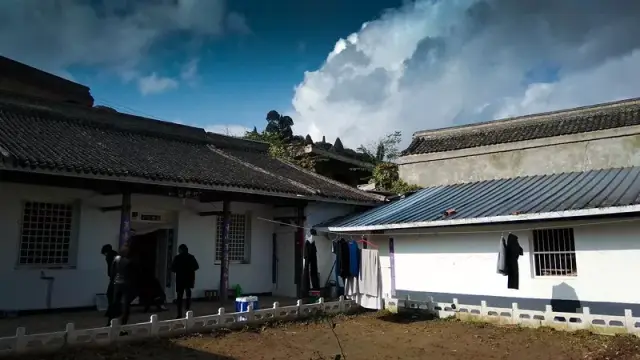 深秋的礼县崖城在手机里也像一幅画