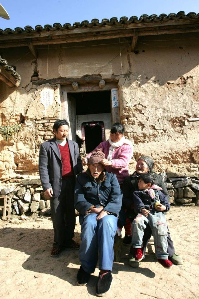 大山小伙外出娶来缅甸姑娘做媳妇 善良聪明能干还生了两个娃