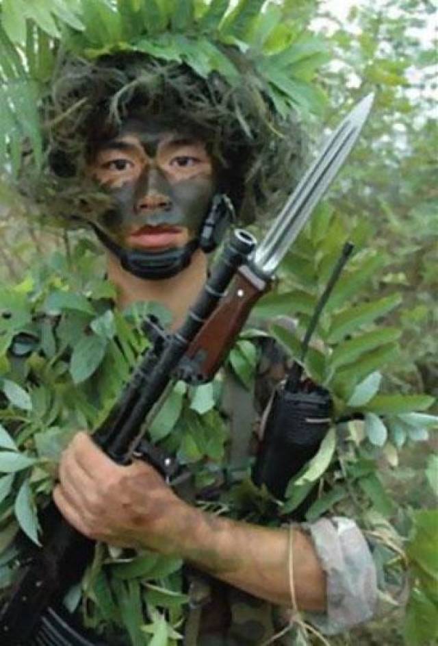 解放军新式刺刀让特种兵如虎添翼,让无数敌手胆寒