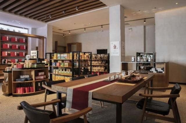 她把黄山第三高峰搬进了观星餐厅!还有屋顶露天泳池,徽风醉美味在等你