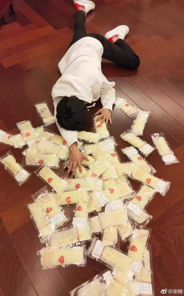 二胎宝妈谢楠炫富晒奶她人瘦奶多的秘诀是