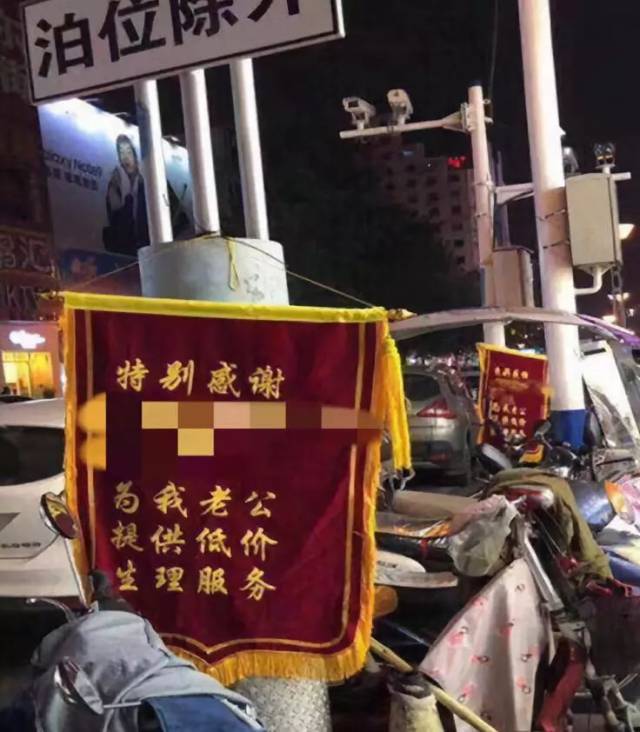 合肥某商场原配激战小三!居然还送锦旗