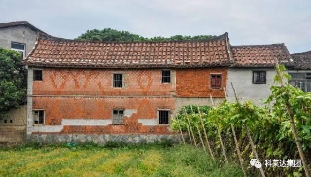 1.传统砖混房屋,不抗震,不保温,不环保