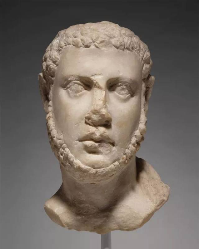 托勒密君主出奇奢侈,为彰显自己的权威与王朝的昌盛更是不遗余力.