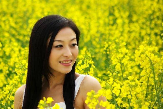 金晓琳离开《玫瑰之约》后,郑慧琳接棒主持,事业红火之际跟湖南台制片