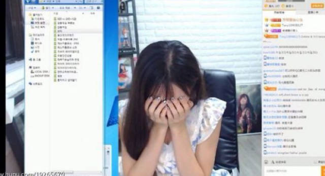 韩国女主播直播试玩qq游戏结果被逼到情绪崩溃