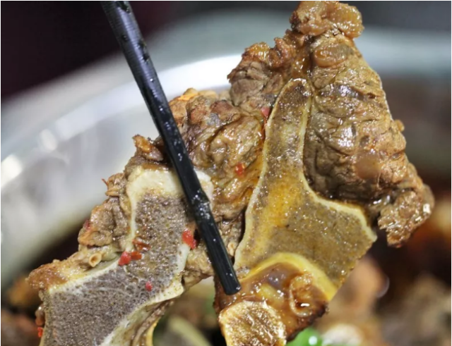 潮牛大盆骨半自助火锅,什么是半自助火锅.