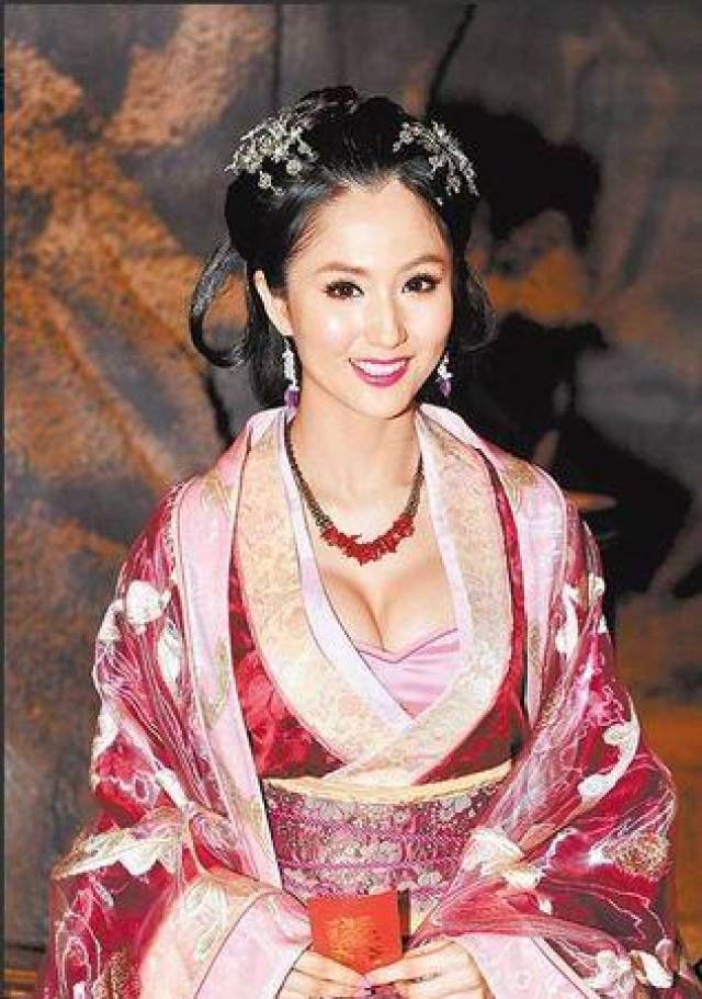 《极乐宝鉴》一夜成名后,又几乎神隐,蓝燕最新美照还认得出吗?