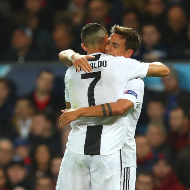 上半场,尤文反客为主占据优势,c罗底线传中,夸德拉多漏过,后点迪巴拉