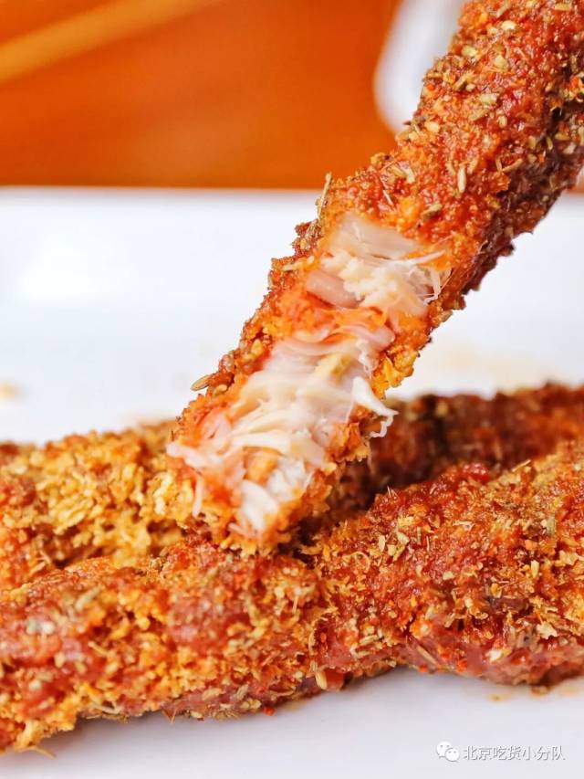 充满童年回忆的【qq鸡柳】(10元/3串),一见到它就想起小时候放学守在