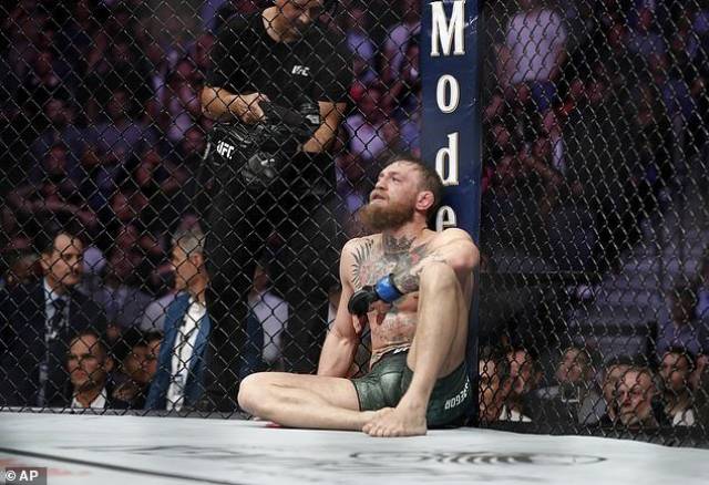 嘴炮康纳·麦格雷戈终于打破沉默承认在ufc比赛中被小鹰公正击败_手机