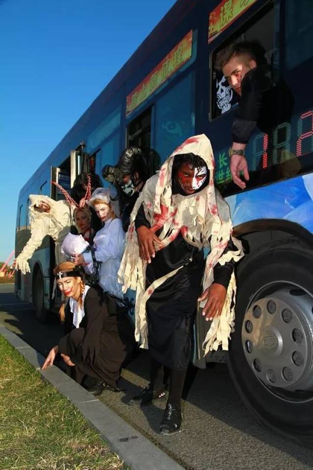 魅影闪动,这样的102路公交你还敢坐吗?