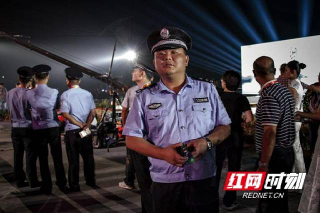 【公安英模】潘德志:面对持刀凶犯 半步不退让