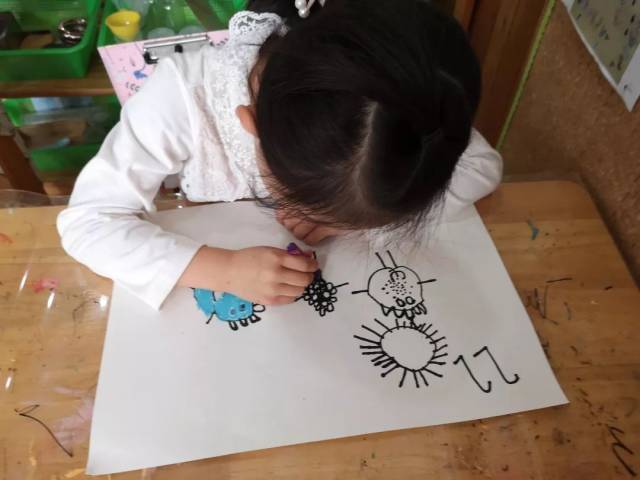 看,我画了一个超级大菠萝!