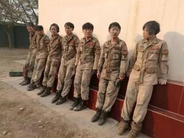 最惊艳的女兵背影!她们才是最美的女人!