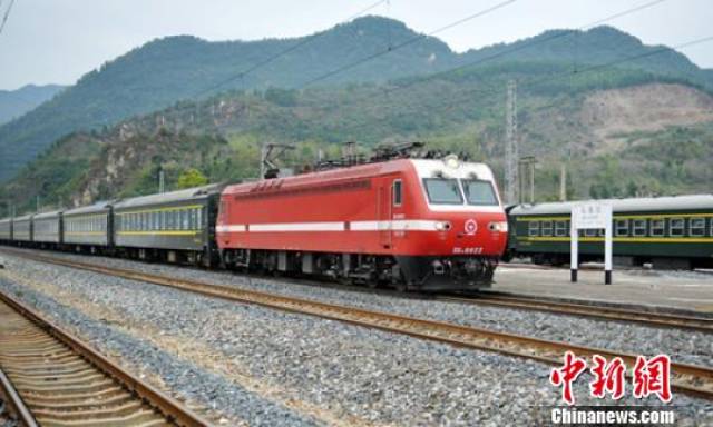 宝成铁路通车60年:铁路工人师傅眼中的60年变迁