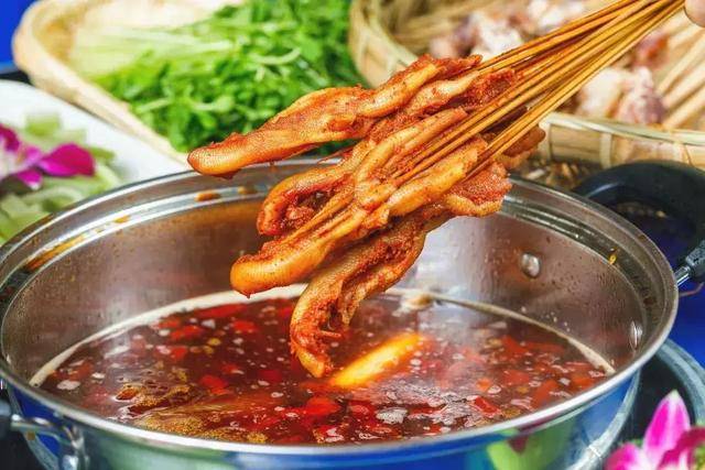 火爆成都的网红"马路边边串串香"终于开在天津啦!更有8折优惠福利!