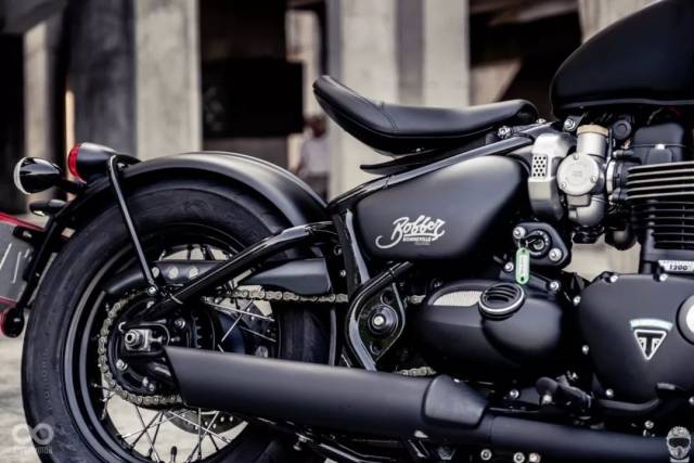 巡航档案|2019款triumph bonneville bobber black 暗黑骑士