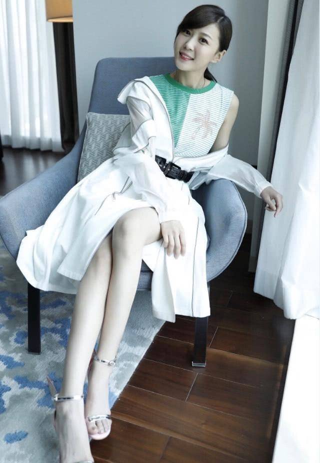 李金铭可真会穿,鞋子上飞来"蝴蝶",这潮流指数真是直线上升!