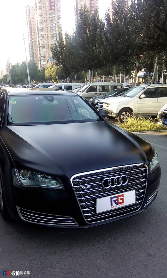 奥迪a8车身改色陶瓷黑 稳定,庄重是它的代名词