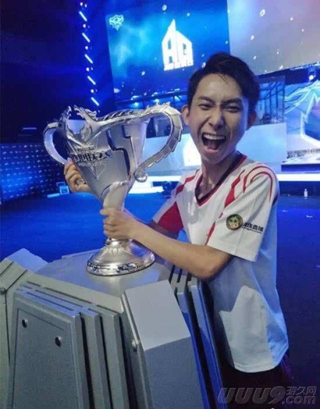 当主播撞车职业选手,张大仙VS梦泪?高下立判