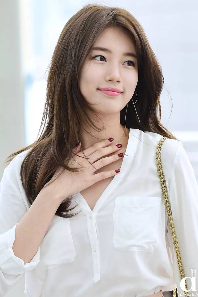 近似素颜的淡妆,清纯的电影女主角